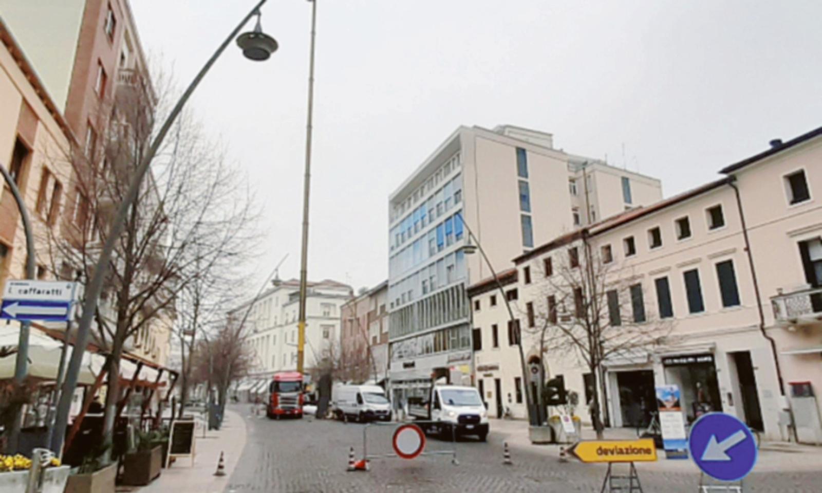 La mega antenna blocca il Corso