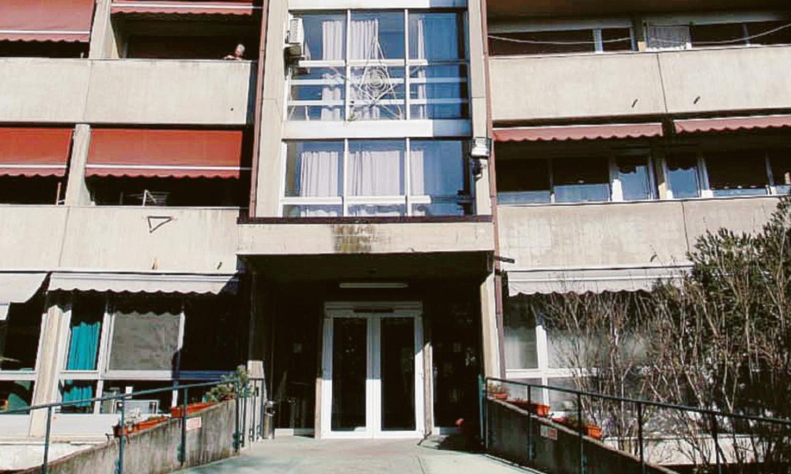 Via tutti gli anziani da Casa Serena