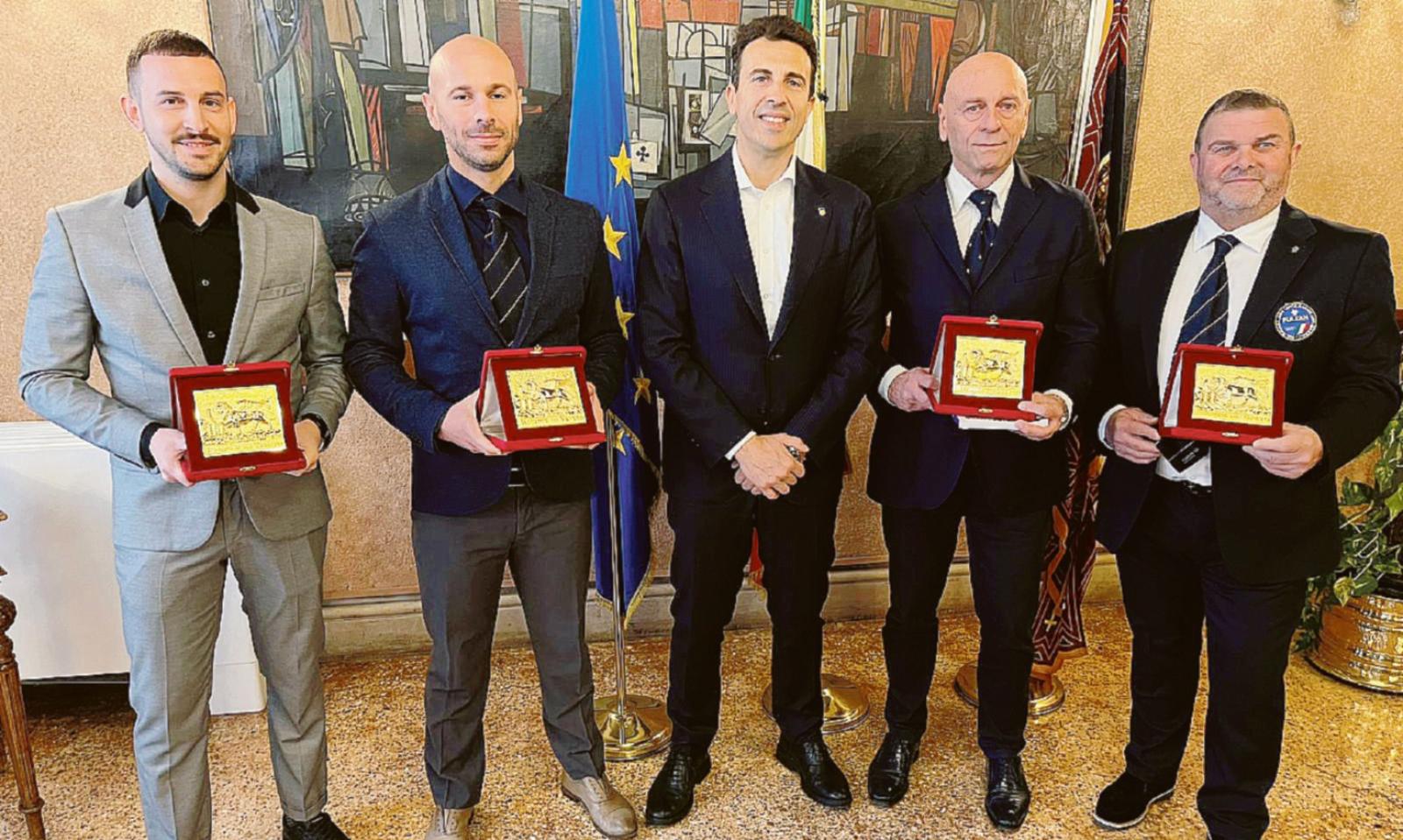 I gladiatori dal braccio di ferro