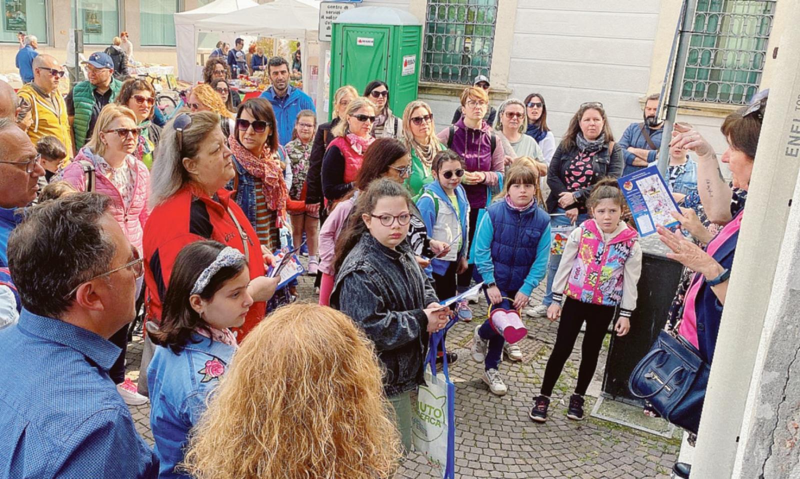 Caccia al sasso fiorito nei parchi
