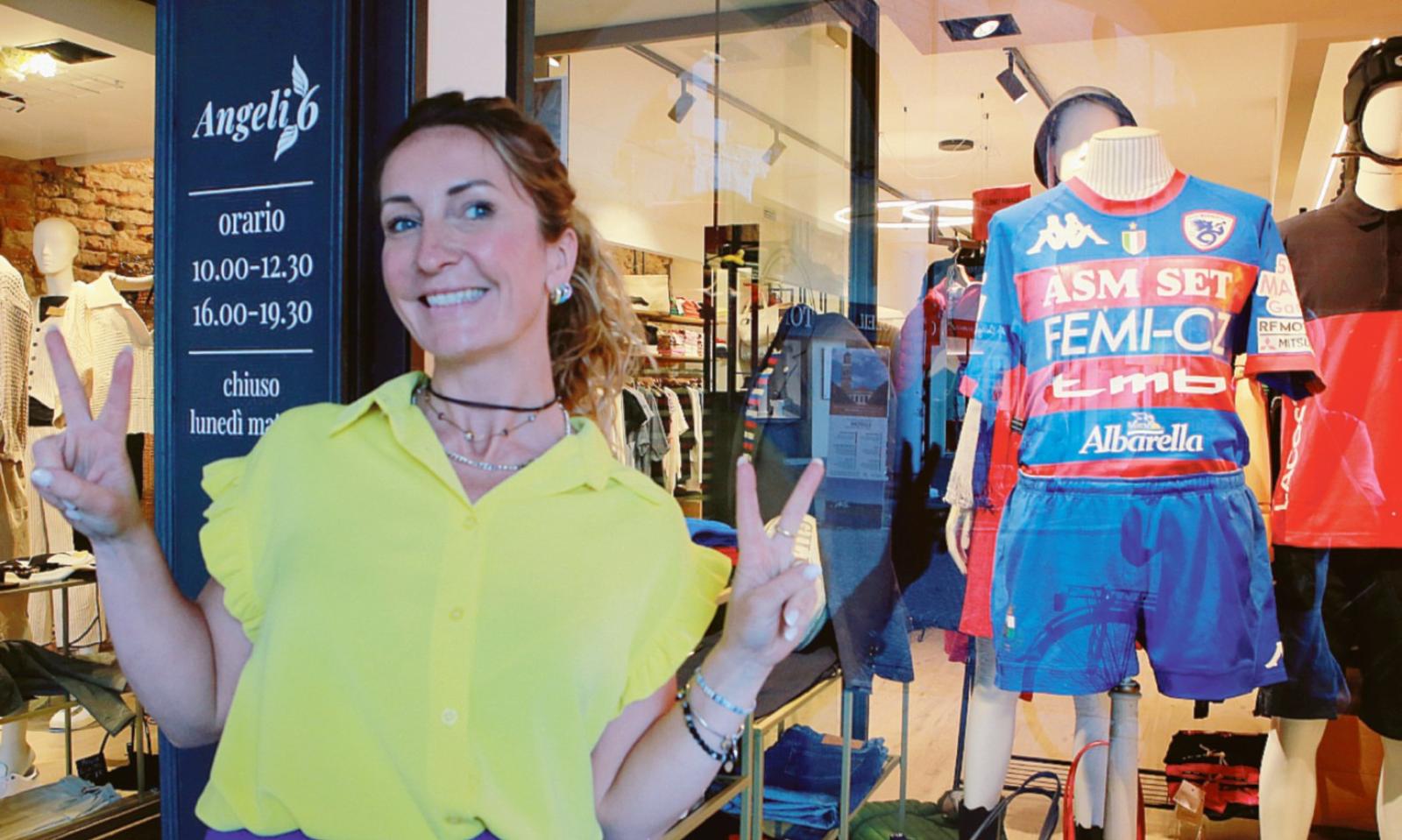 La citt&agrave; si veste di rossobl&ugrave;