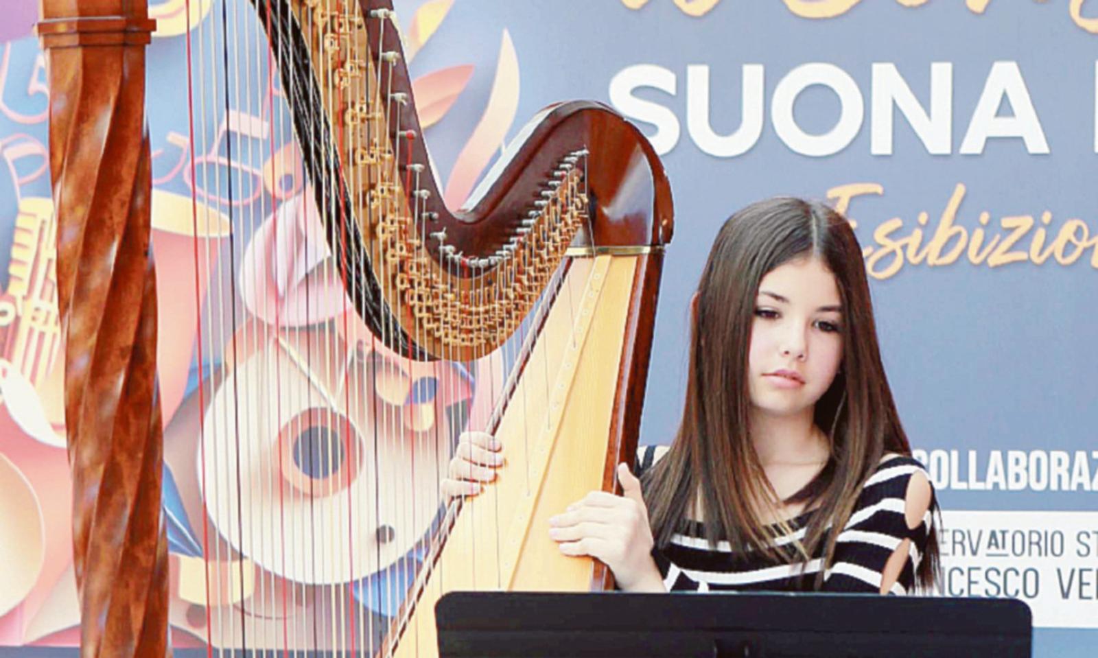 L&rsquo;abbraccio della magia dell&rsquo;arpa