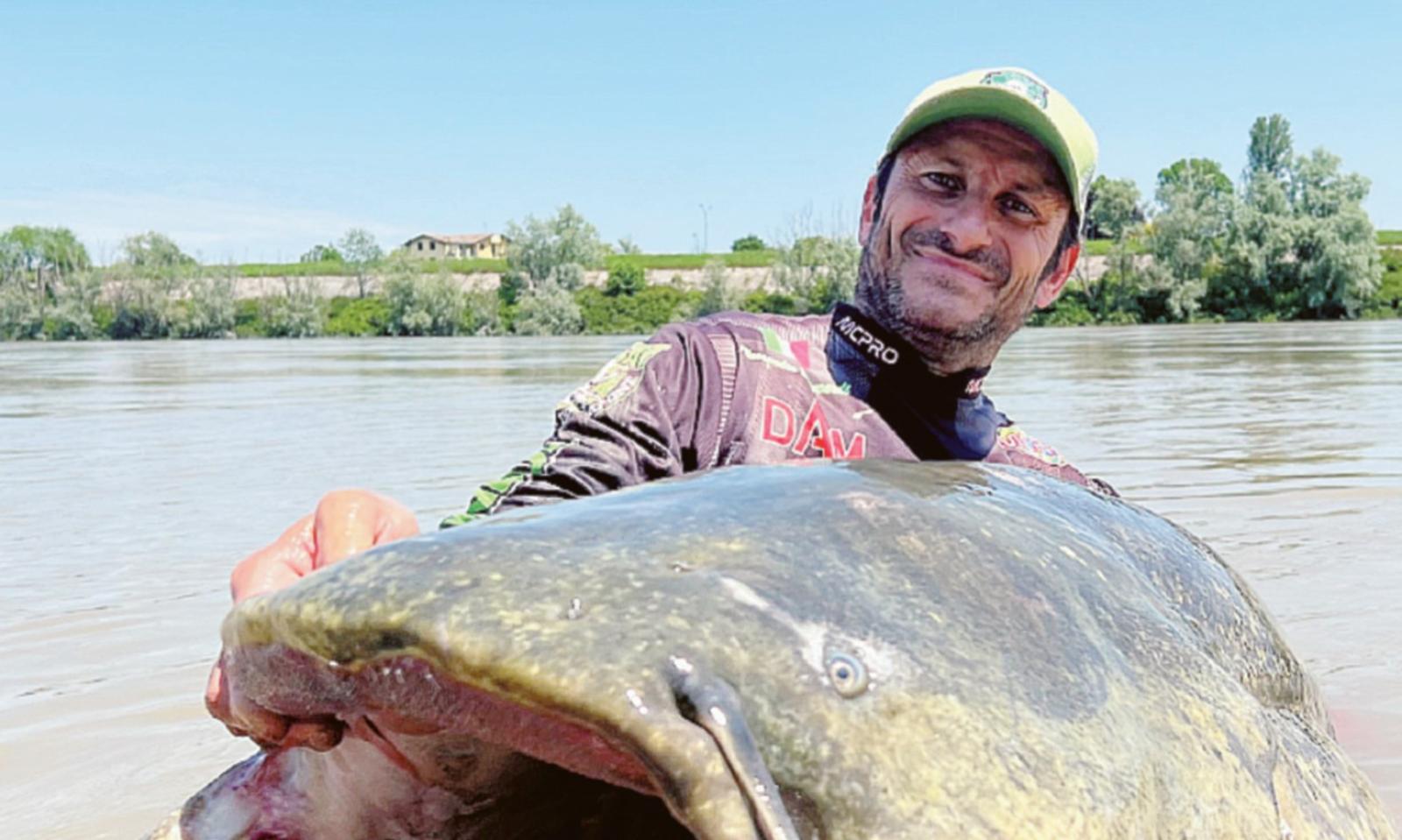 Pesca un siluro da record mondiale