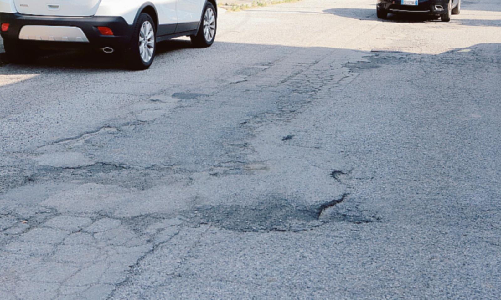 &ldquo;Via Peschiera &egrave; un obbrobrio intervenite al pi&ugrave; presto&rdquo;