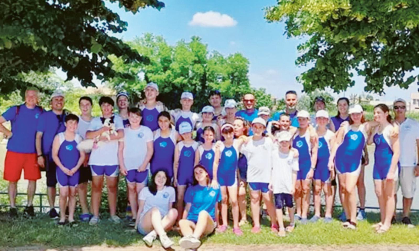 Cento atleti a colpi di pagaia