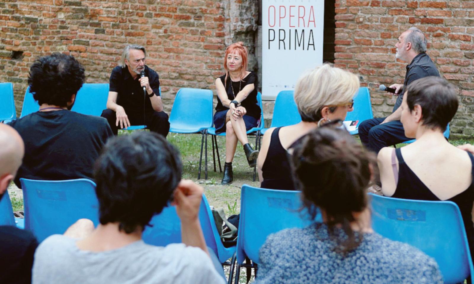 Opera Prima, critica al presente