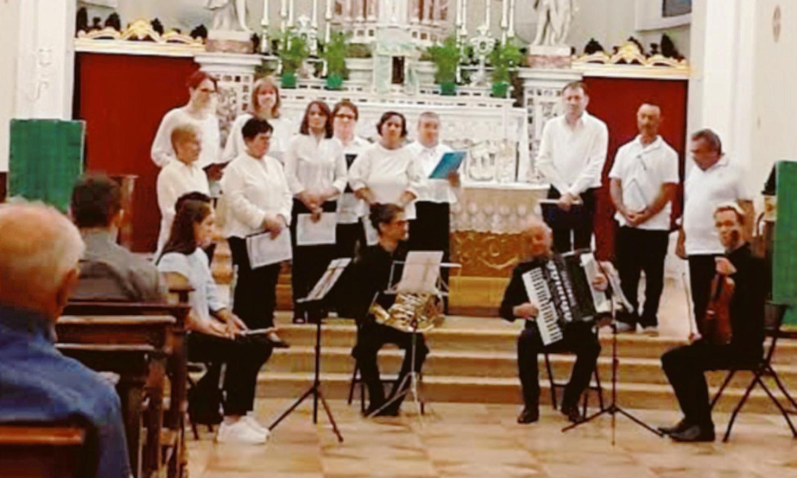 Poesia e musica nella chiesa della frazione