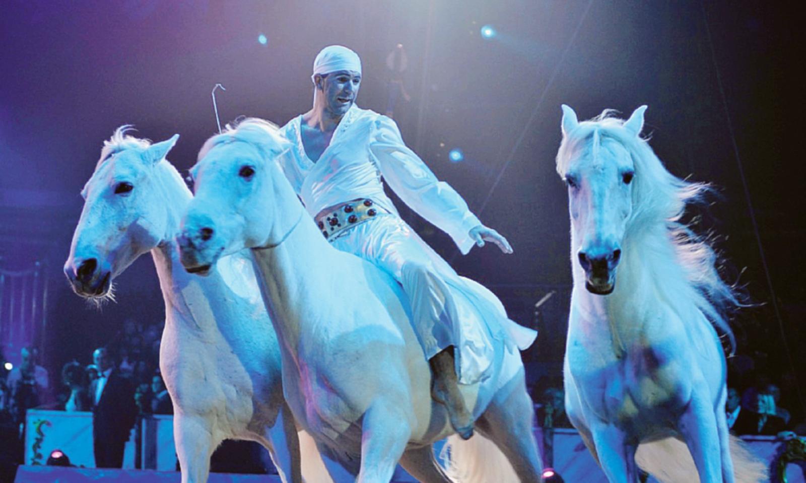 Il Giona Show riparte dalla villa