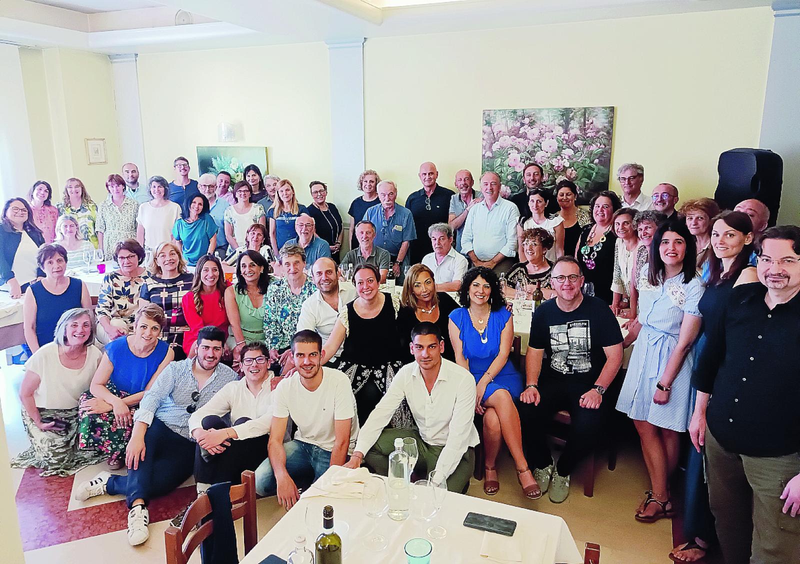 Abbracci a chi arriva e a chi parte