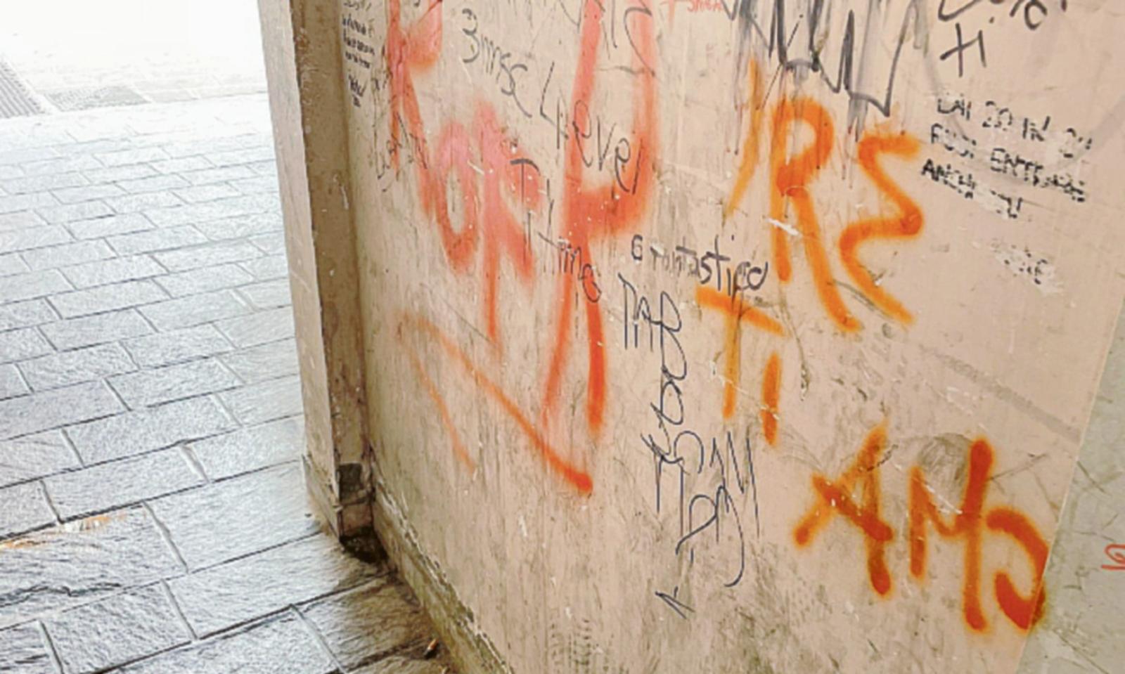 "Qui si vive tra spaccio, vomito e urina"