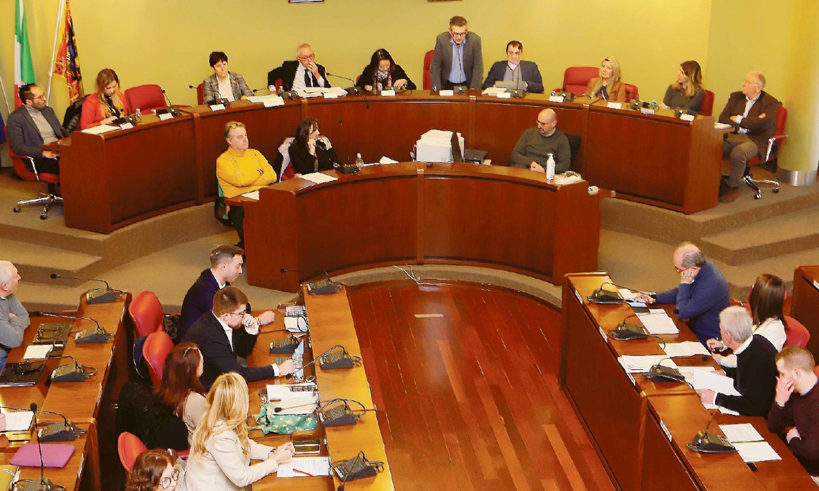 Sorpresa: manca il Pd. Solo 9 firme