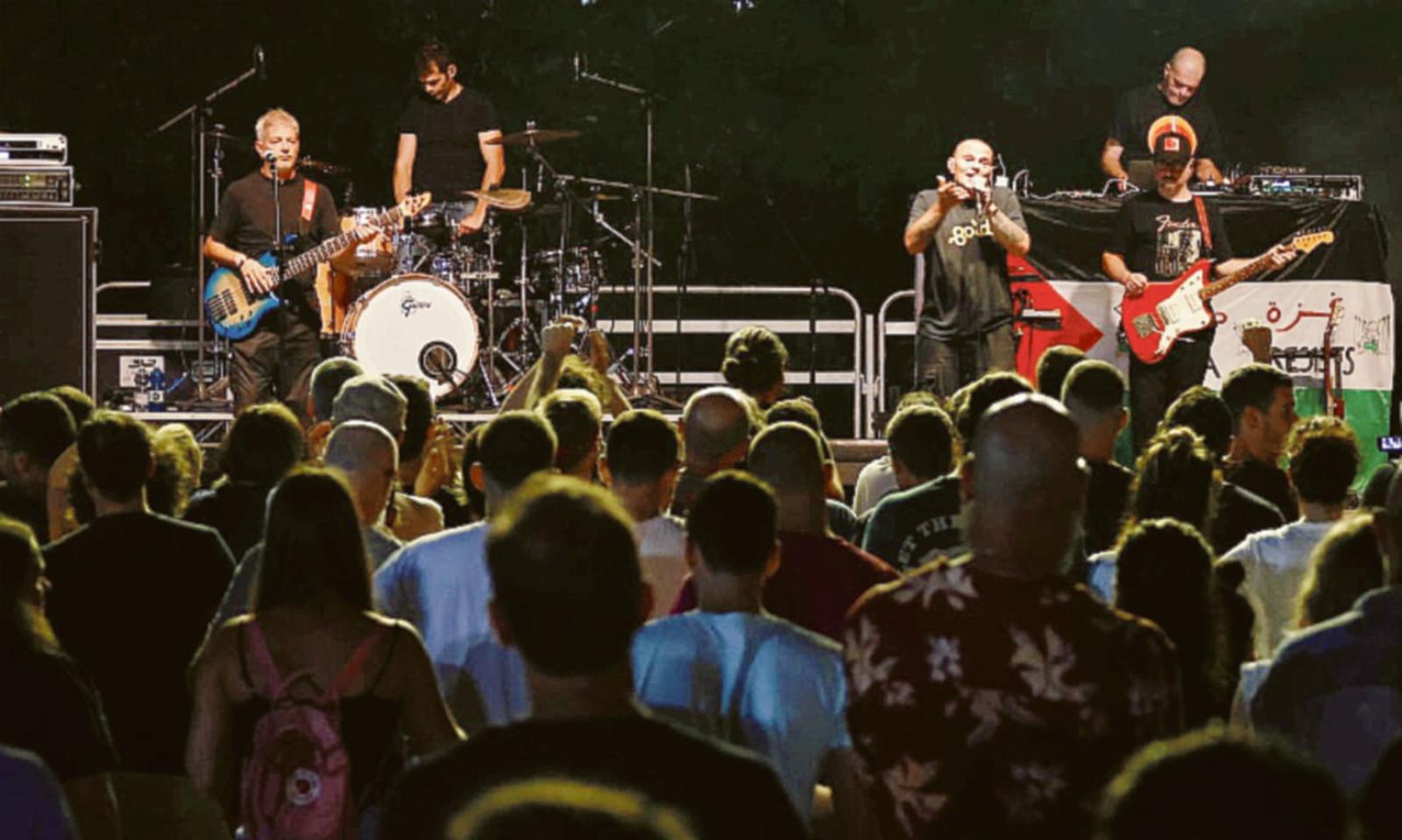 I 99 Posse scuotono i cuori al Censer