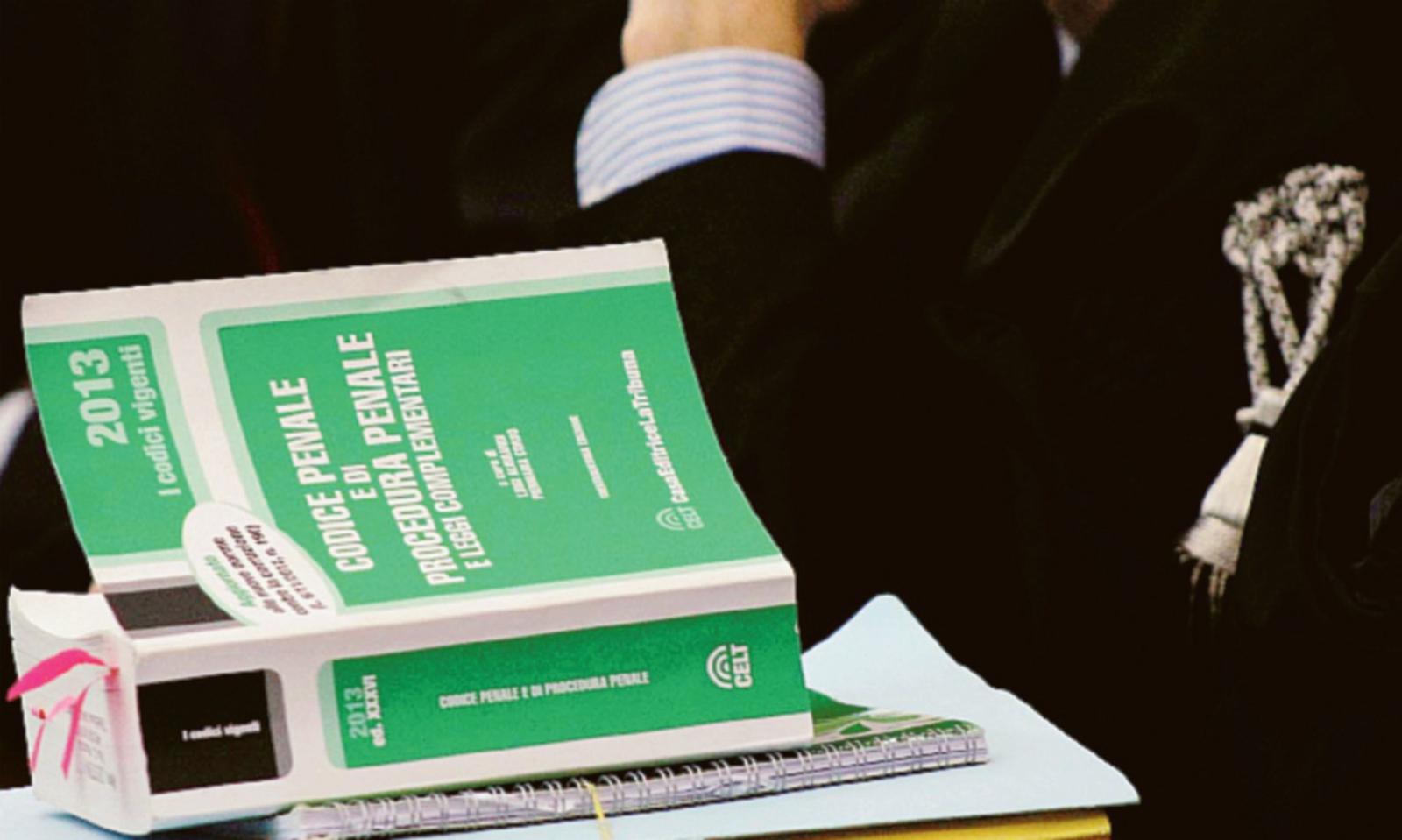 Revisione con bustarella in 72 davanti al giudice