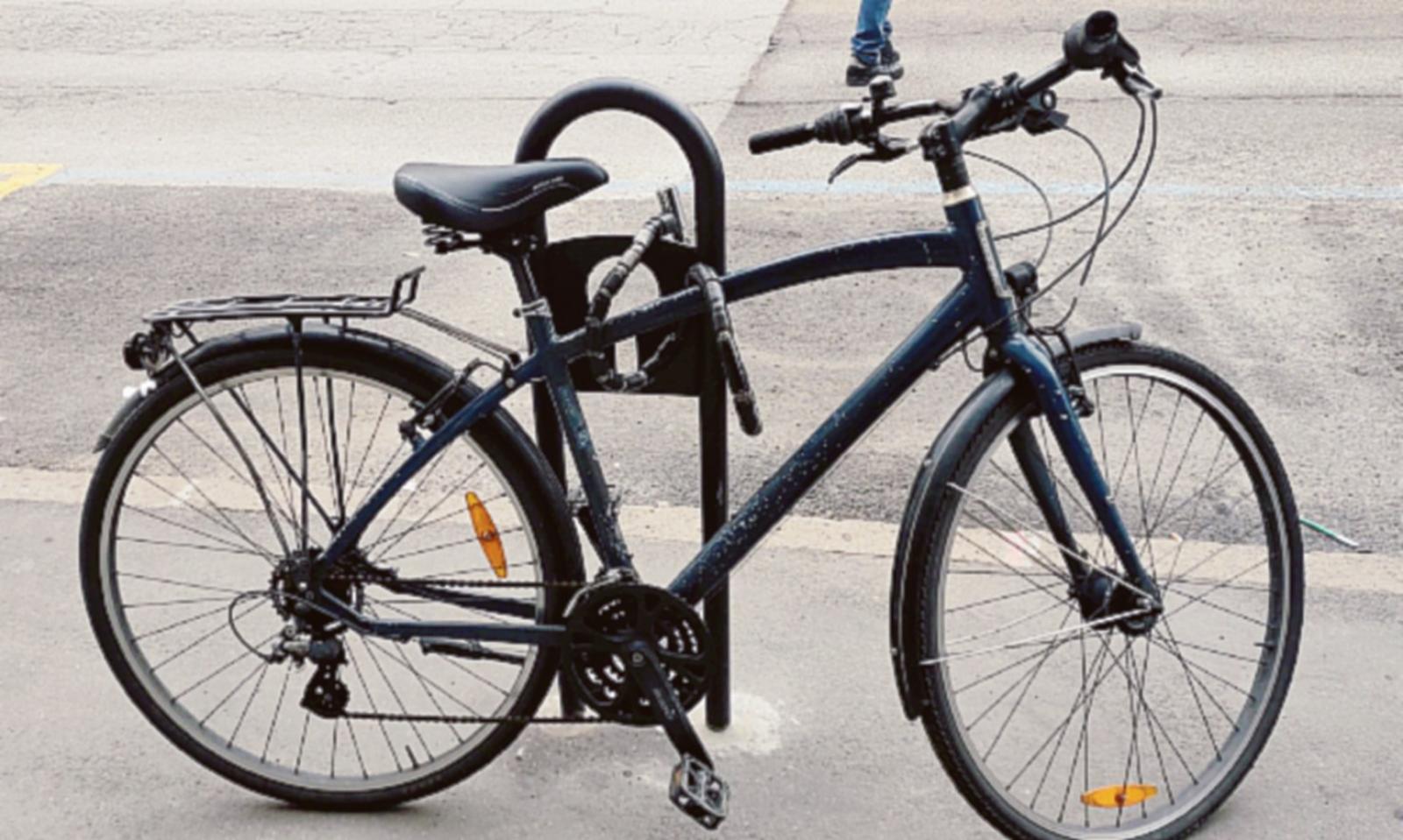 Va a fare le prove del coro e le rubano la bicicletta