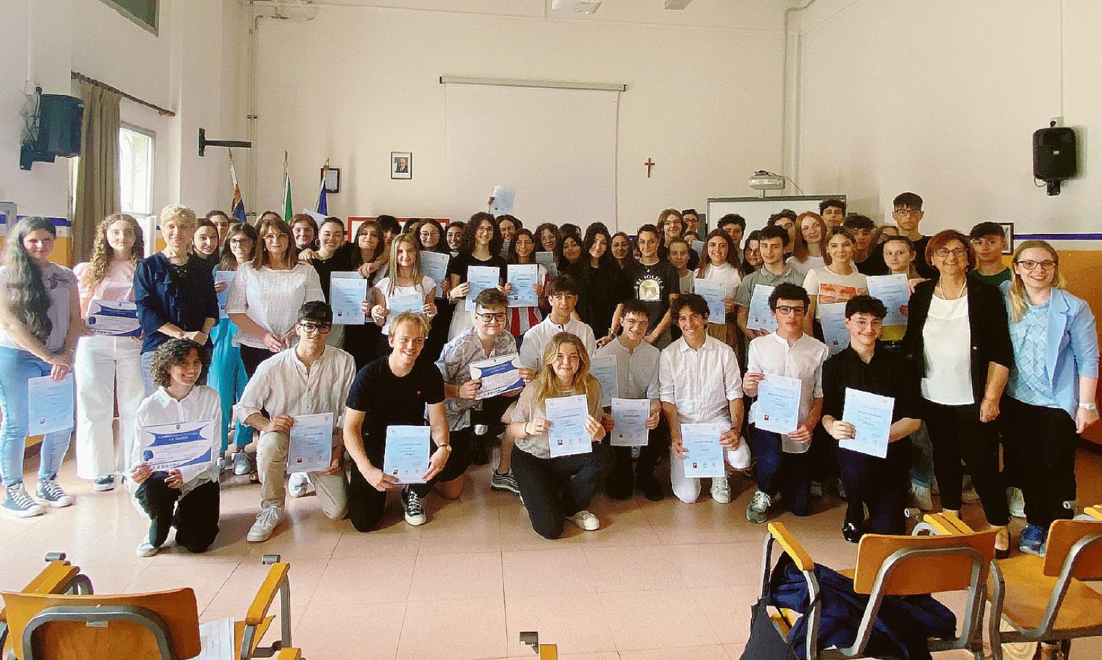 Giovani affascinati dal latino