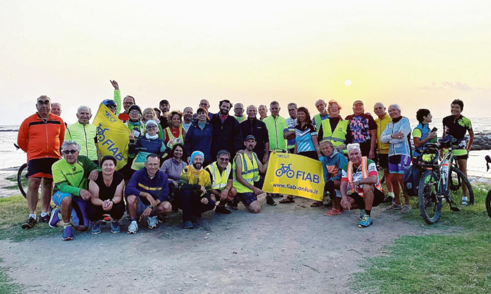 In bici di notte, in 40 fino al mare