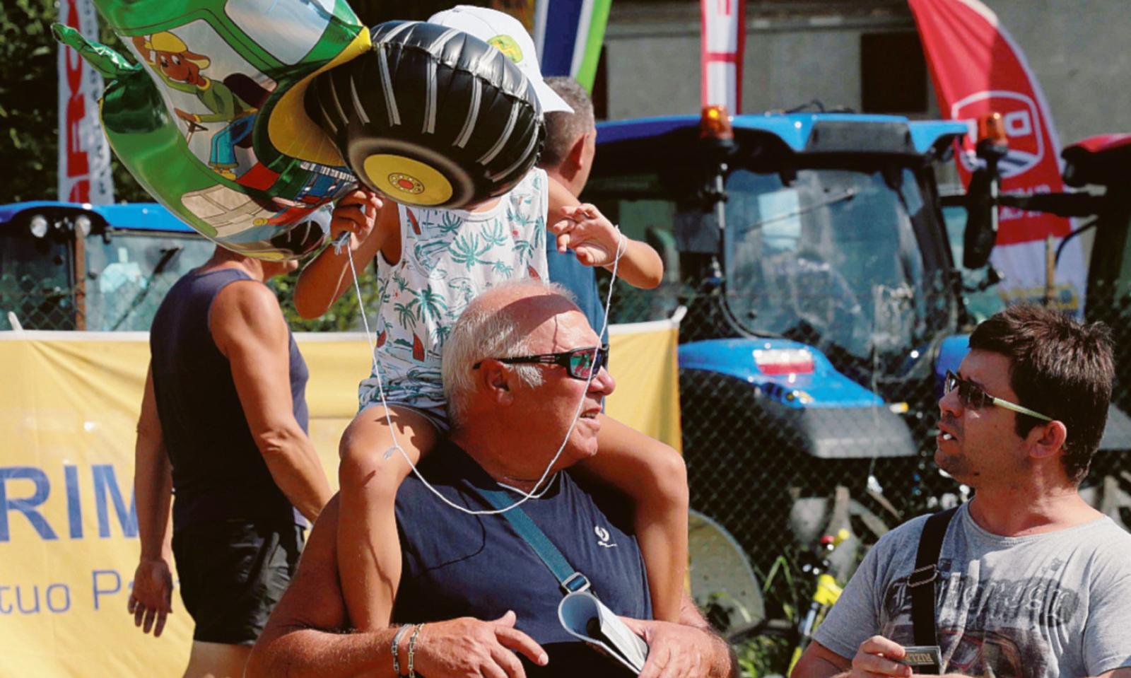 Trattori e storia alla festa contadina