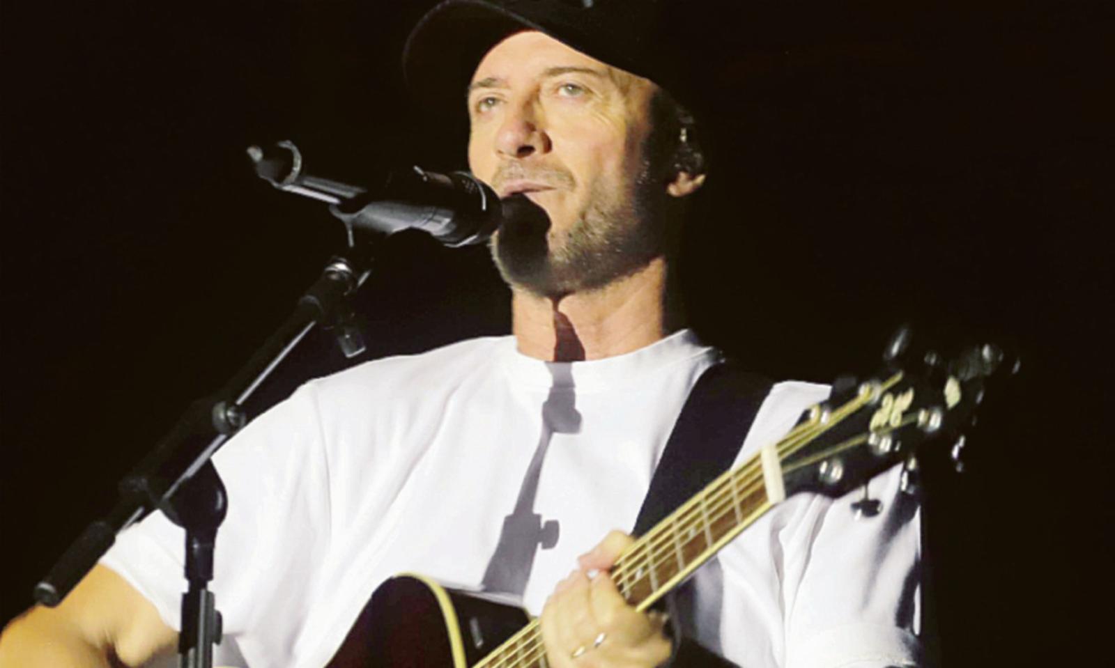 Raf illumina il cielo dell&rsquo;Isola