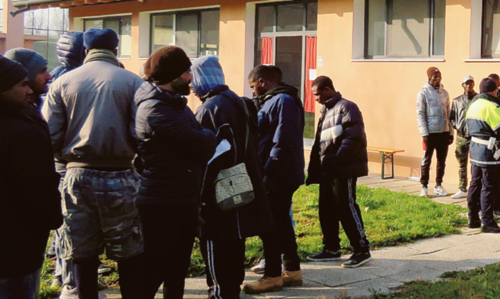 Profughi, via ai trasferimenti