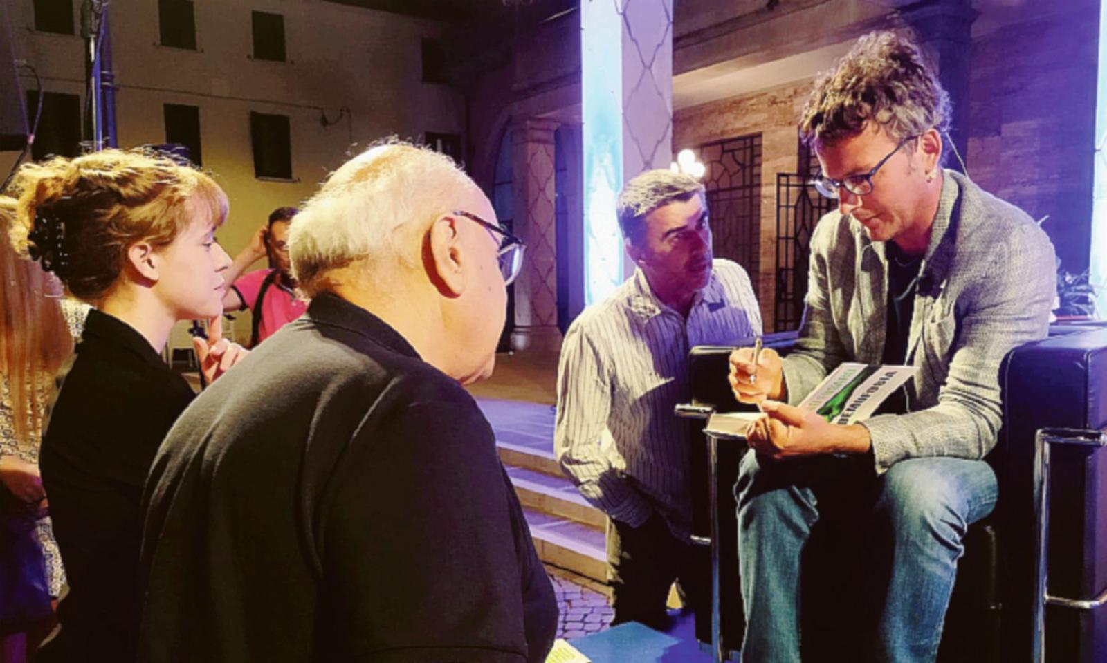 Fusaro incanta piazza Cavour