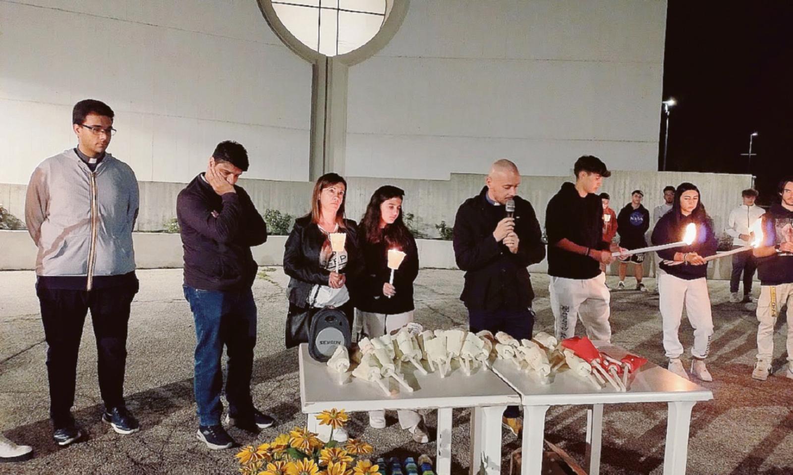 Le fiaccole per Panna 7747 illuminano la notte