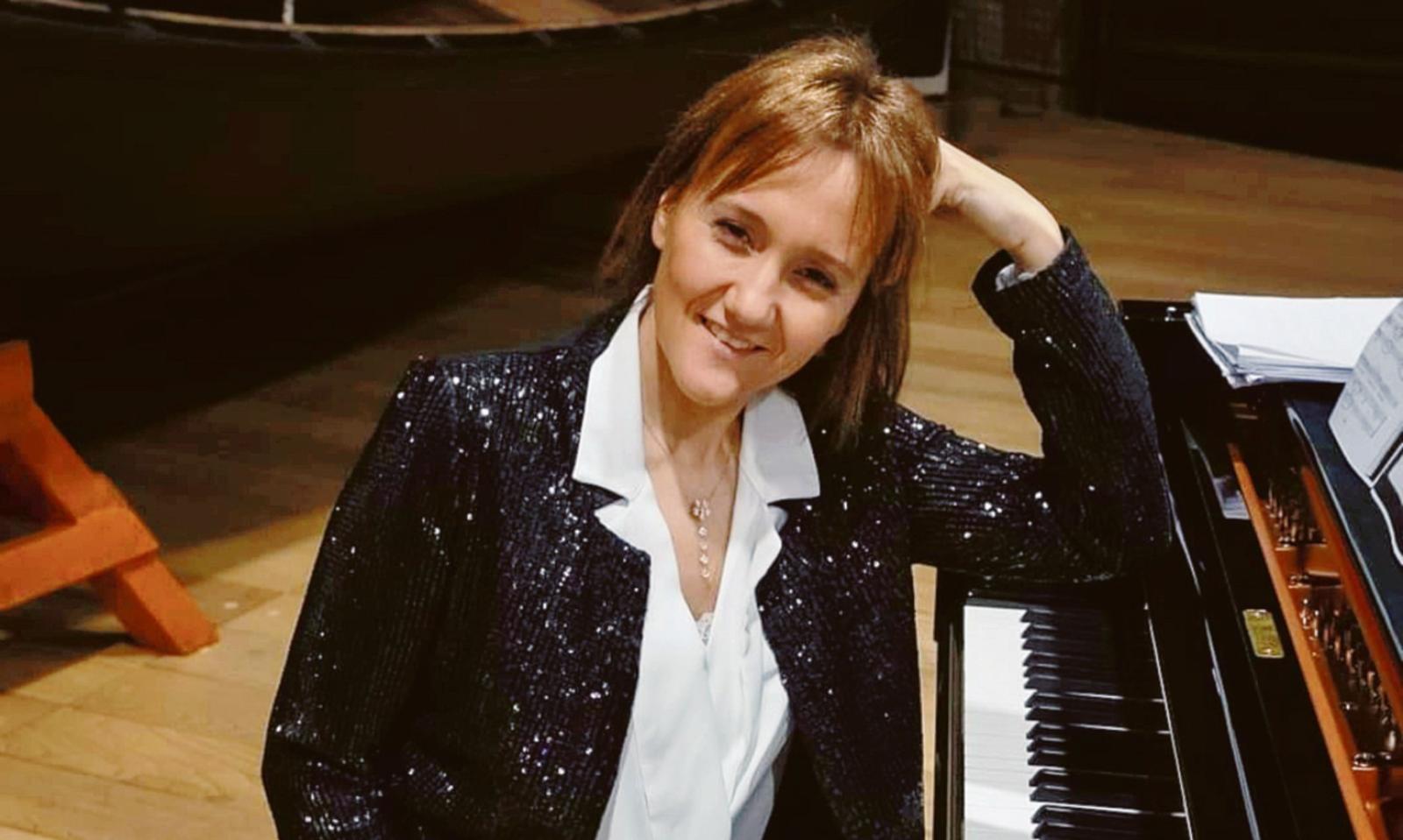 Il pianoforte si tinge di rosa