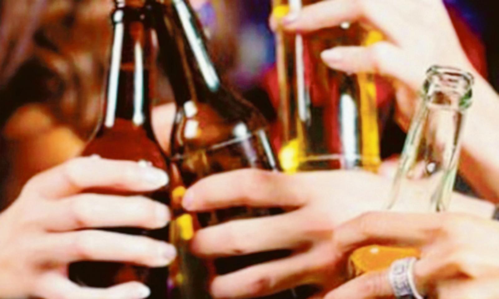 Niente bottiglie di vetro la sera: scatta l'ordinanza