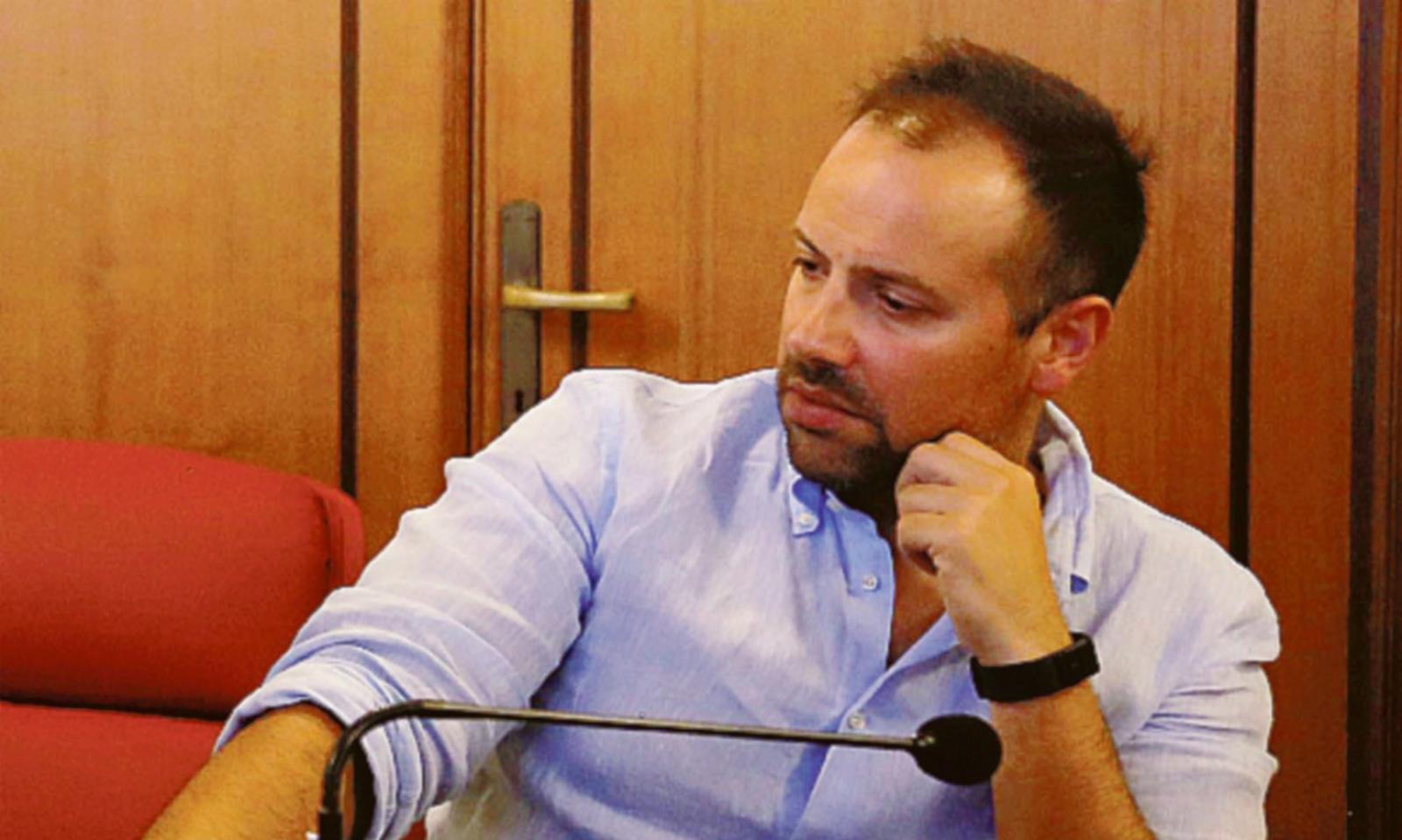 Clamoroso: il sindaco silura l'assessore Maniezzo