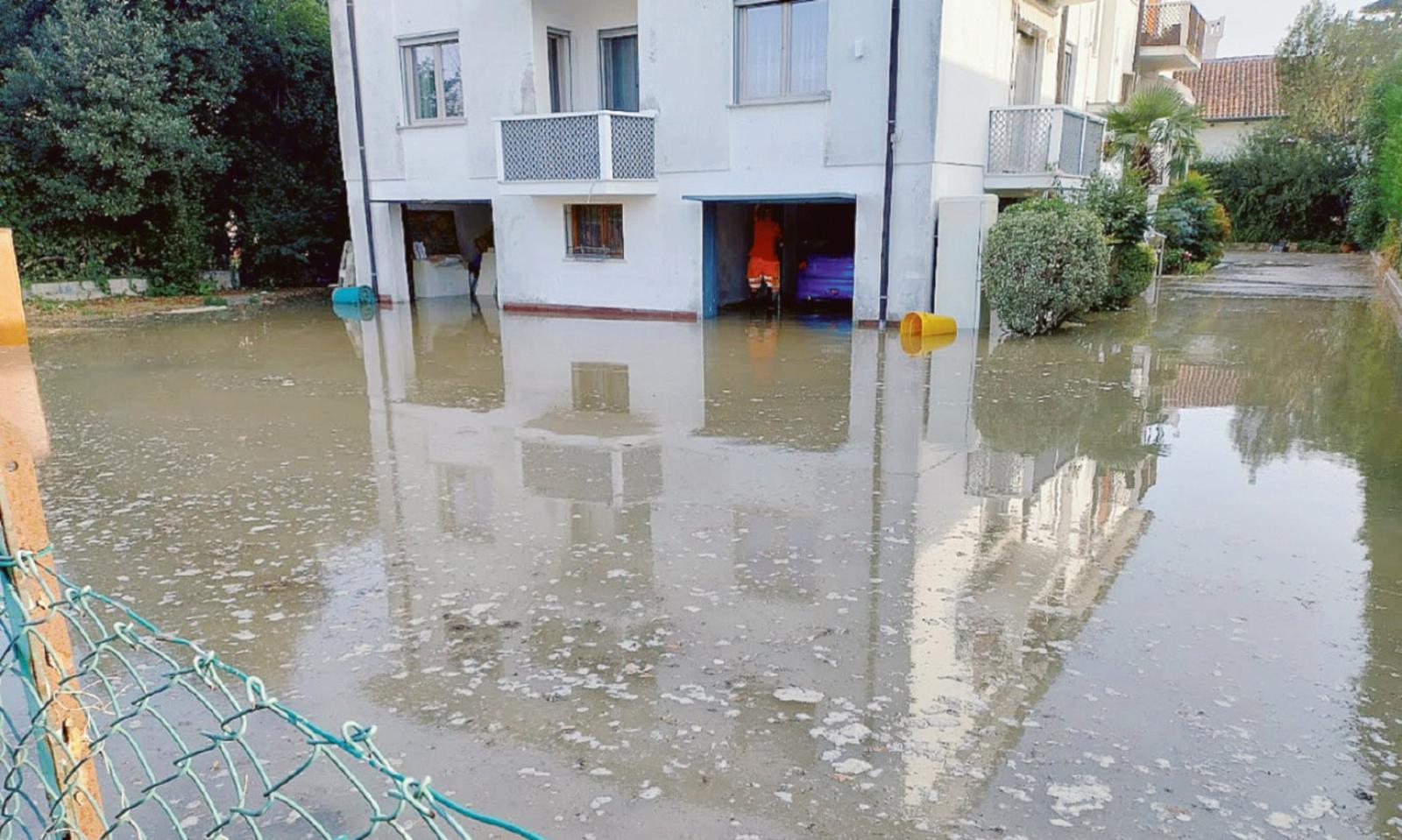 Guasto, garage e scantinati allagati
