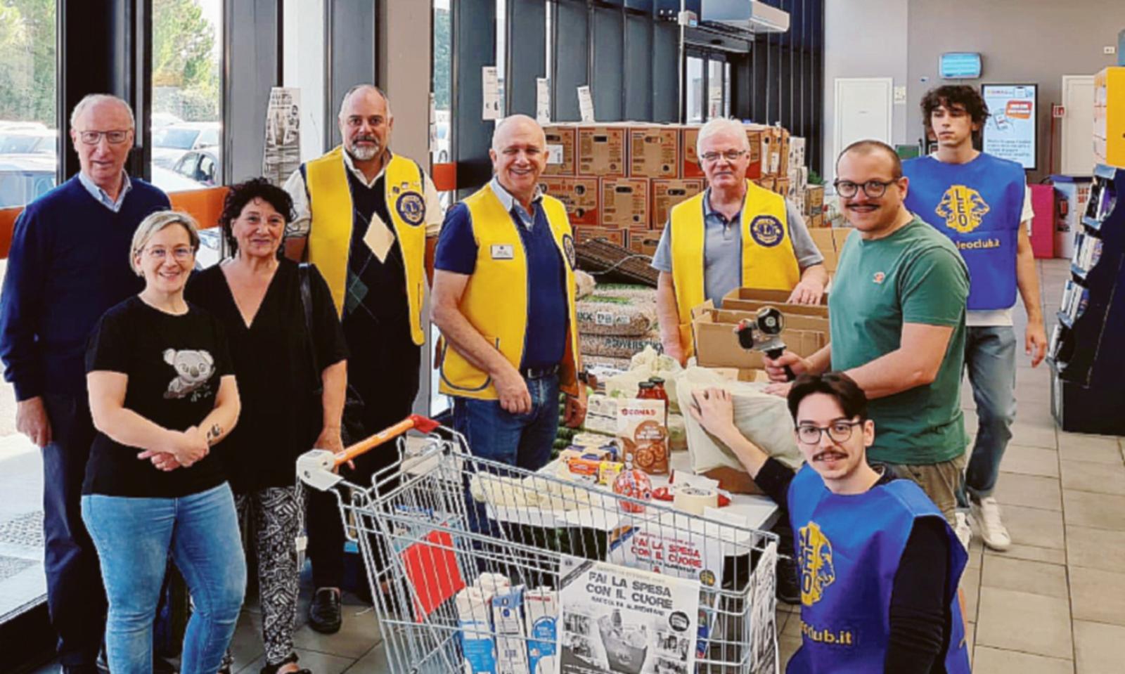 Ottocento chili di cibo per i poveri