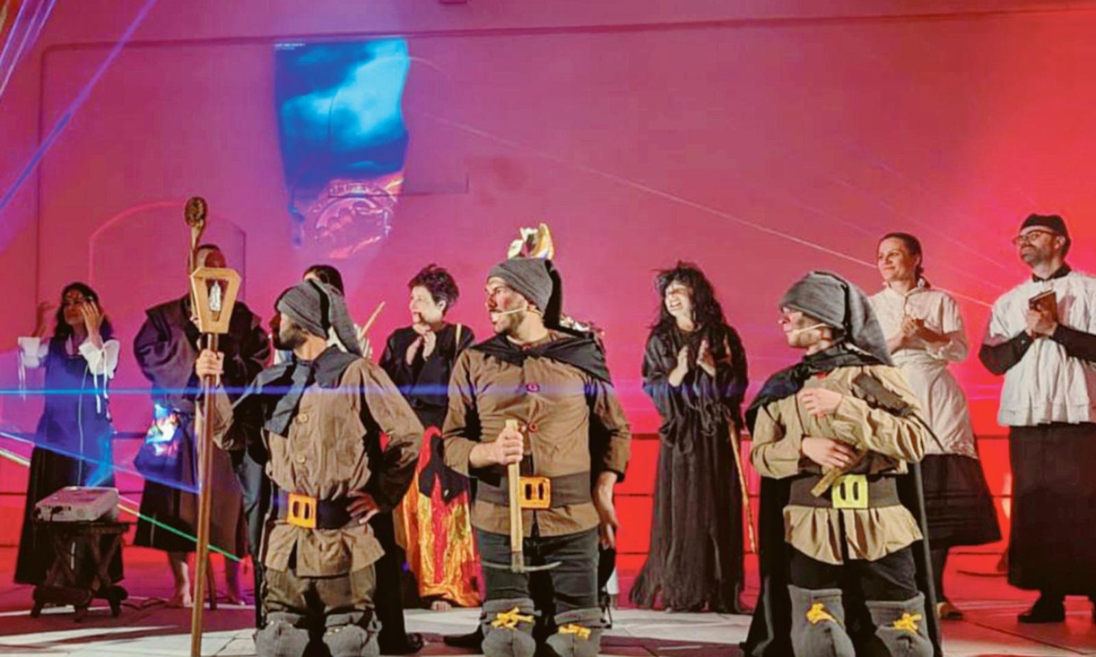 Spettacoli di fuoco e mistero