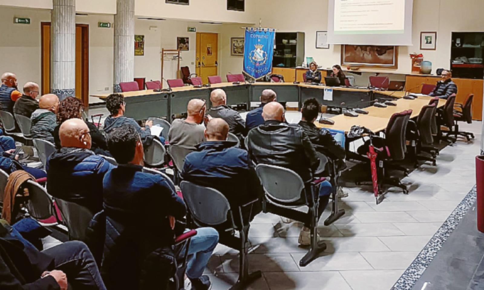 Distretto, incontro sul bando