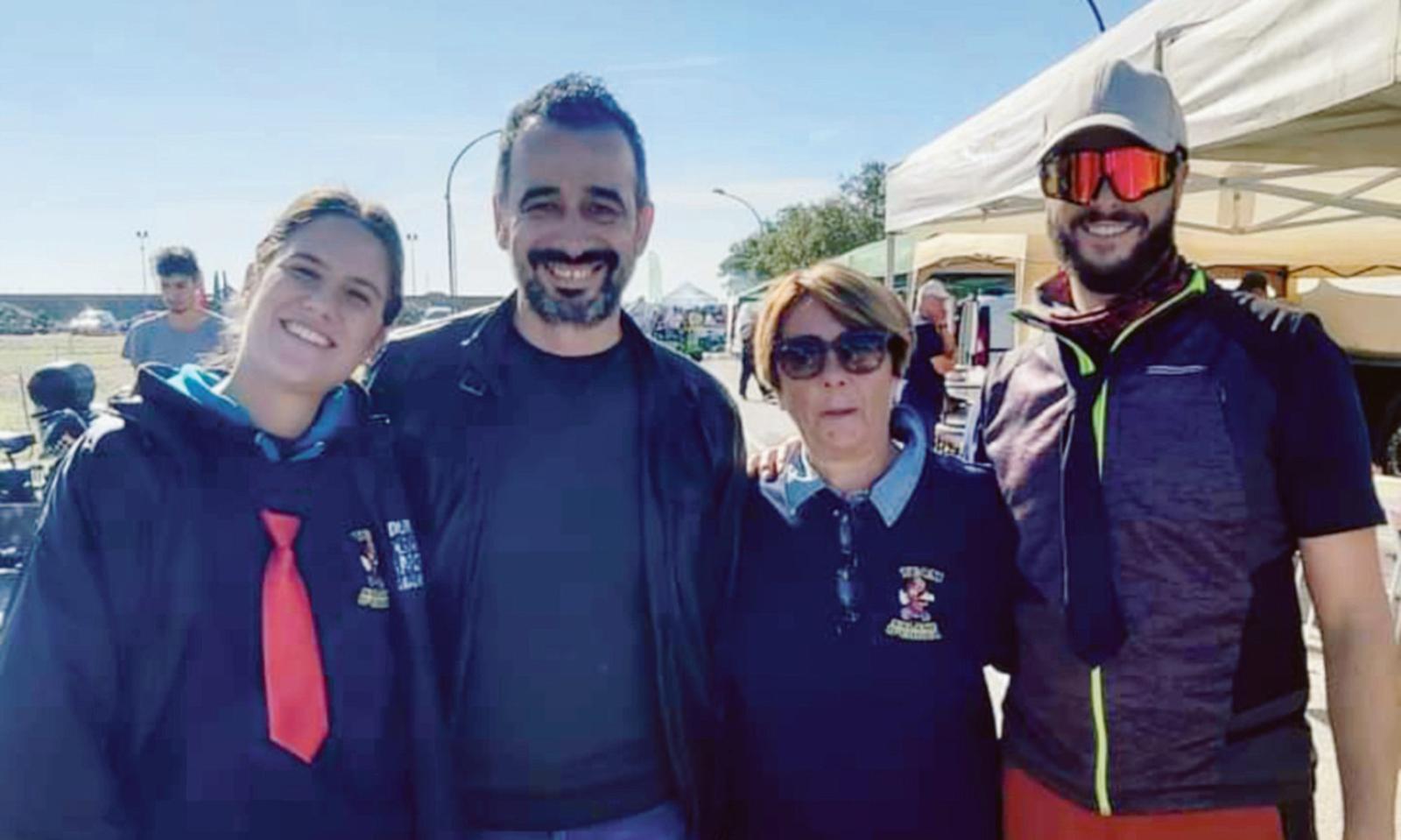 A tutto gas, ma con la cravatta!