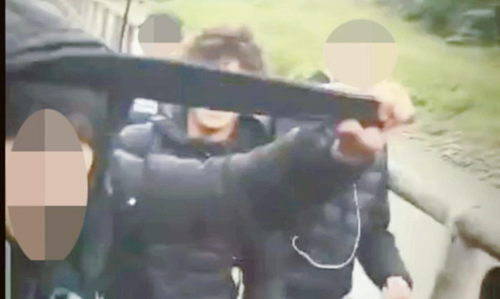 Una lite social, poi machete e follia