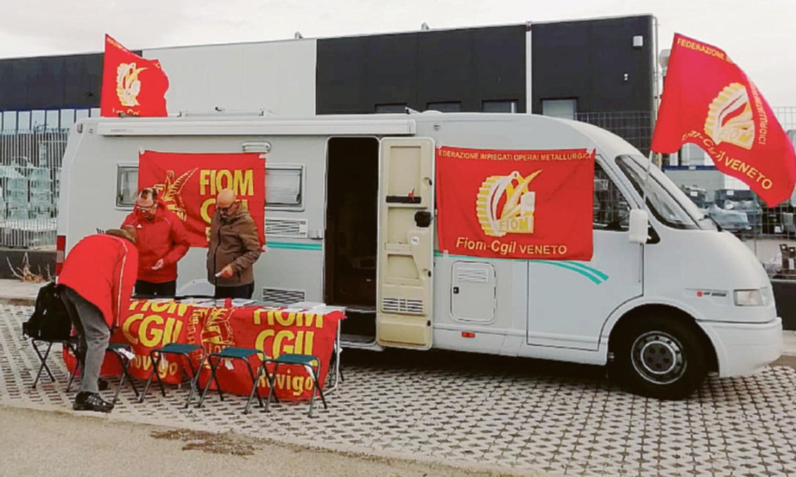 La Fiom Cgil in camper incontra i lavoratori 