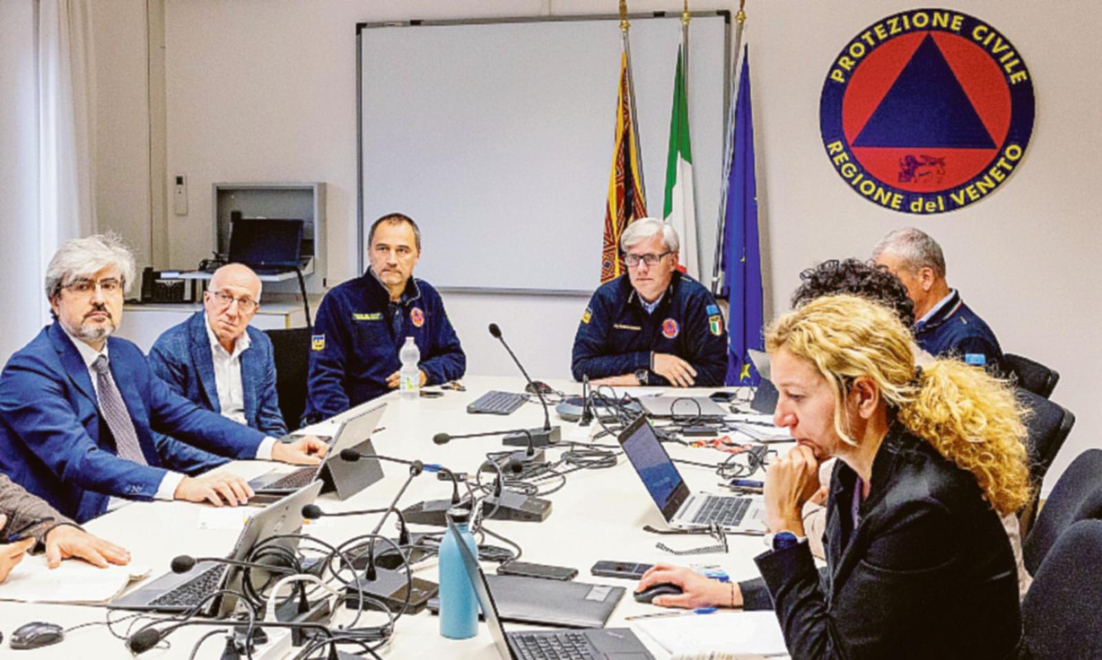 Ecco la tempesta Ciaran: vento a 150 all'ora