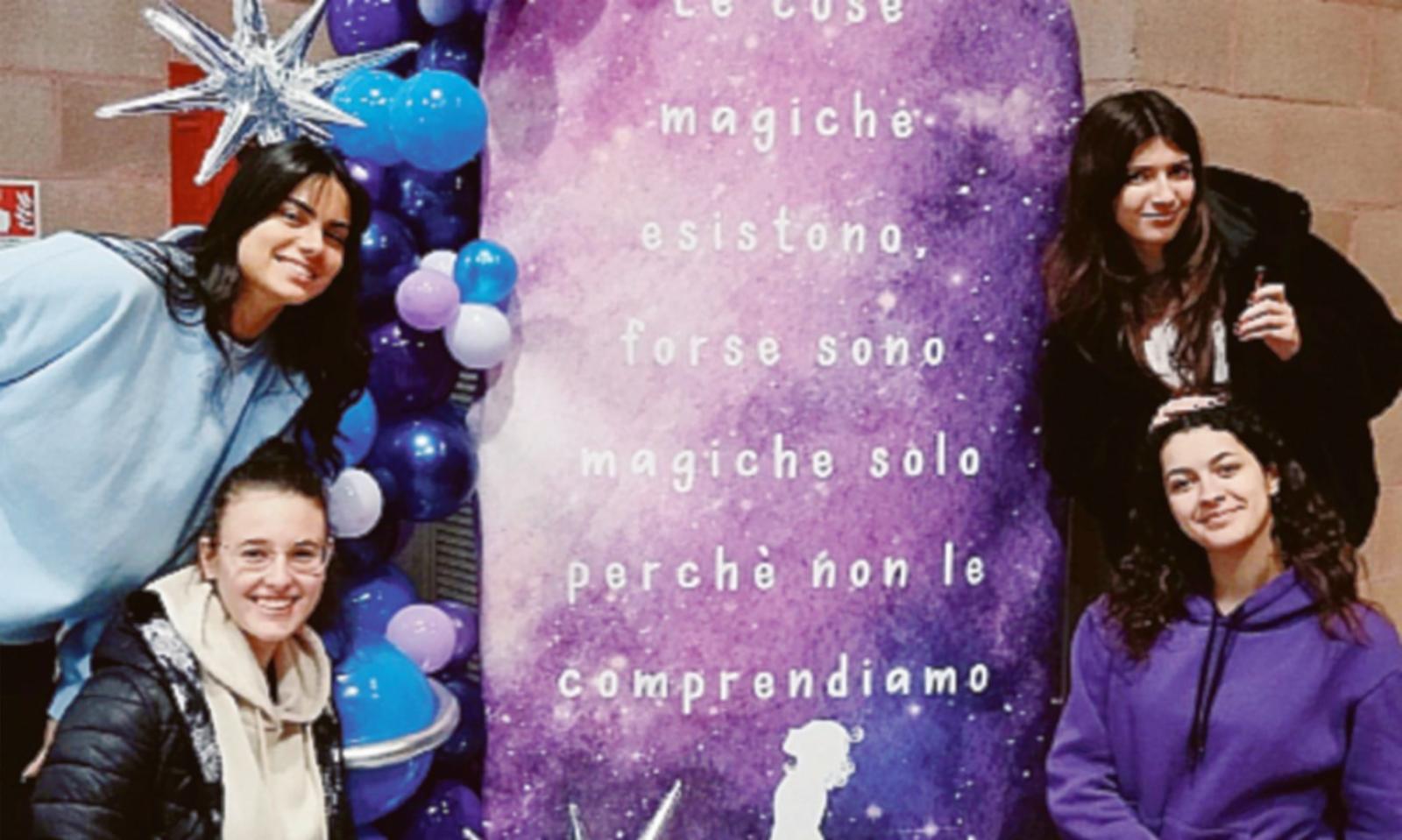 Studenti immersi tra le pagine