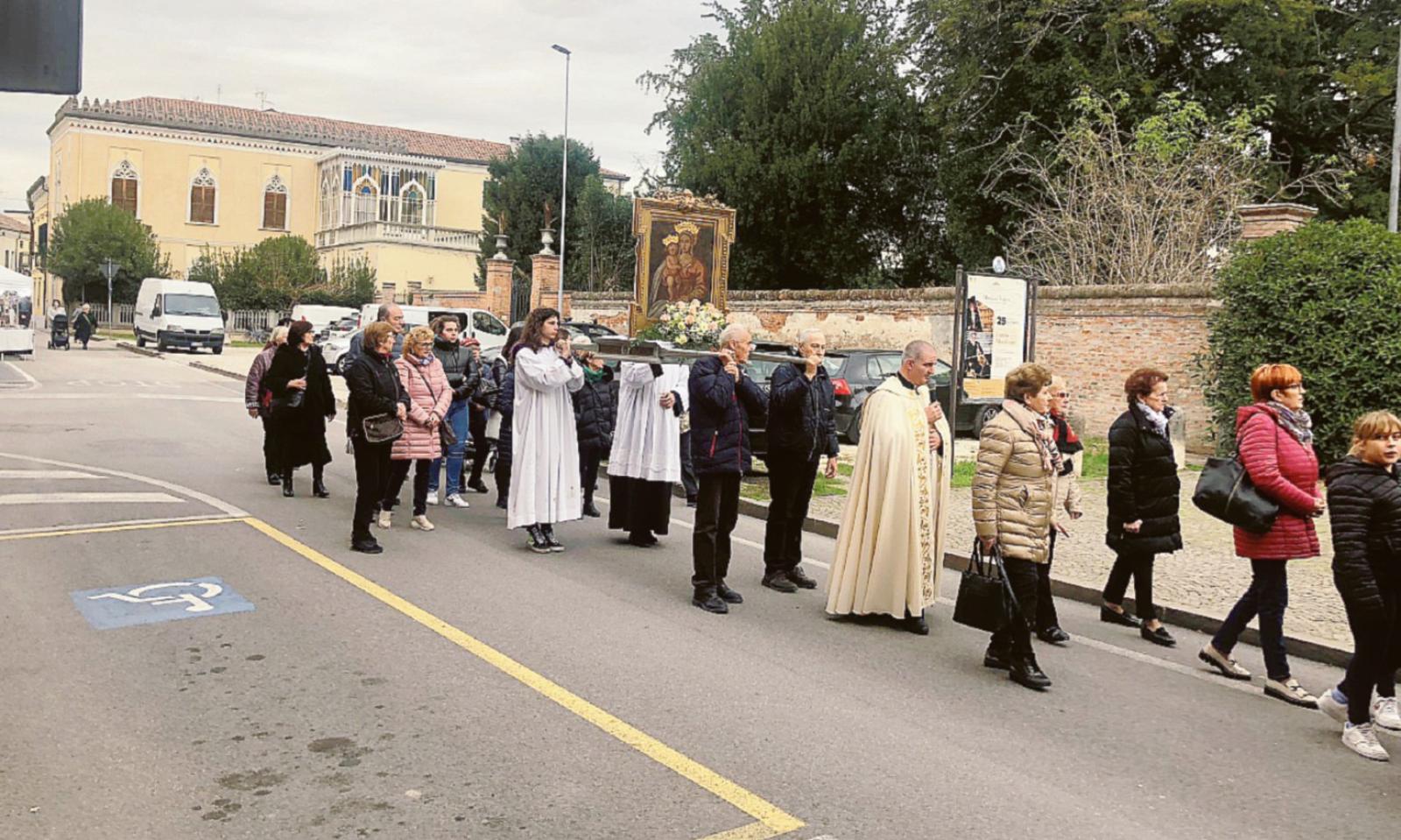 Il paese celebra la Madonna