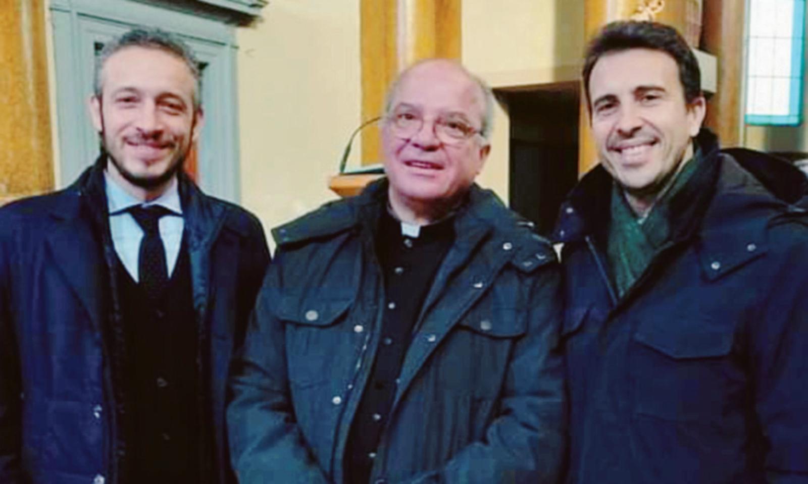 Il paese abbraccia don Fabio