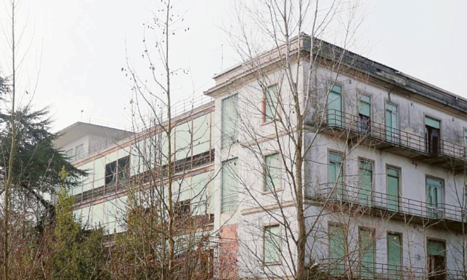 Ratti in fuga dall&rsquo;ex Maddalena, Commenda invasa