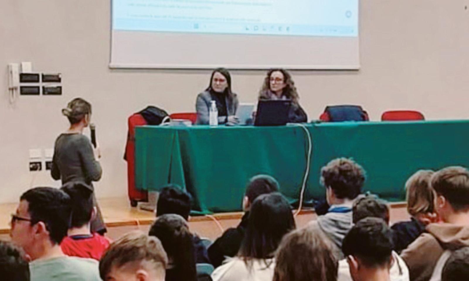 La lezione del Centro antiviolenza: &ldquo;Ragazze, non abbiate paura&rdquo;