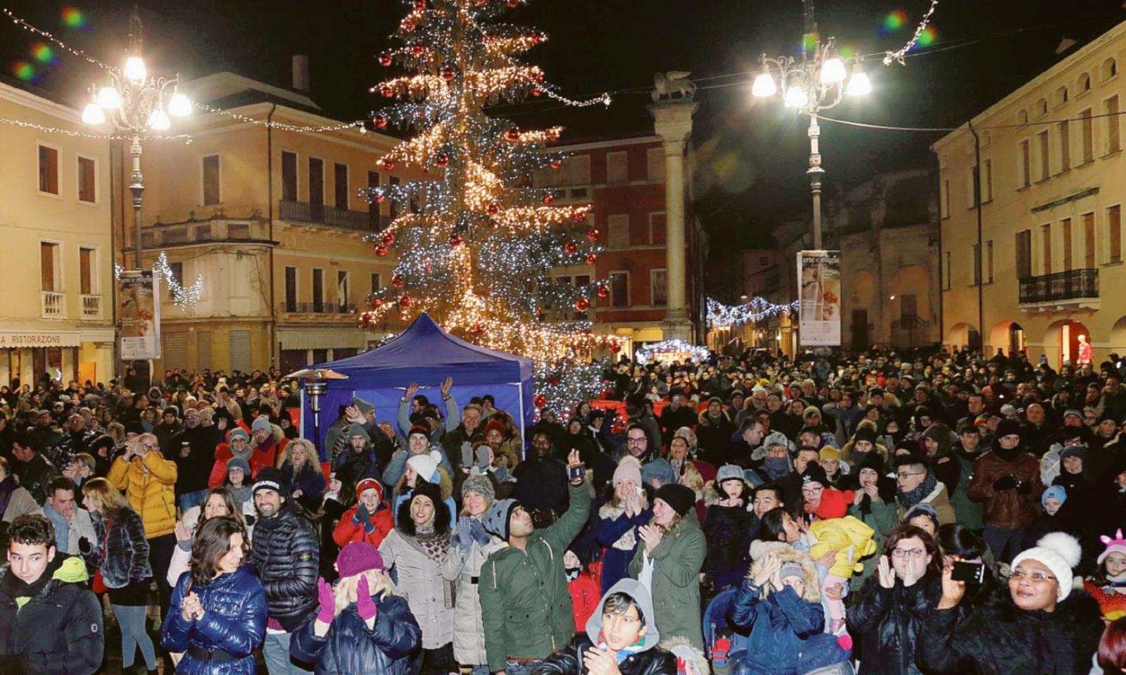 Il nuovo anno si saluta in piazza