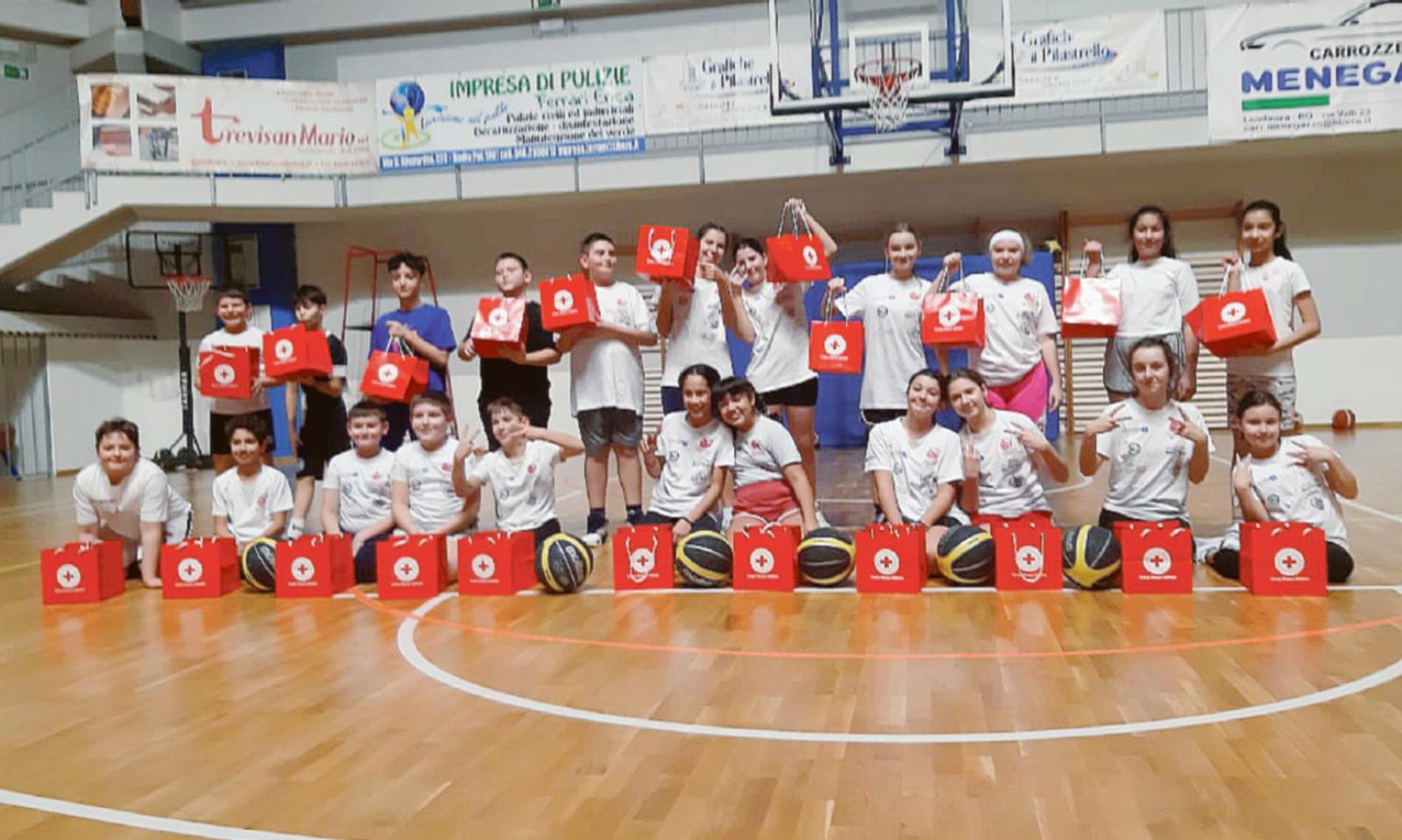 In pi&ugrave; di 100 sotto canestro