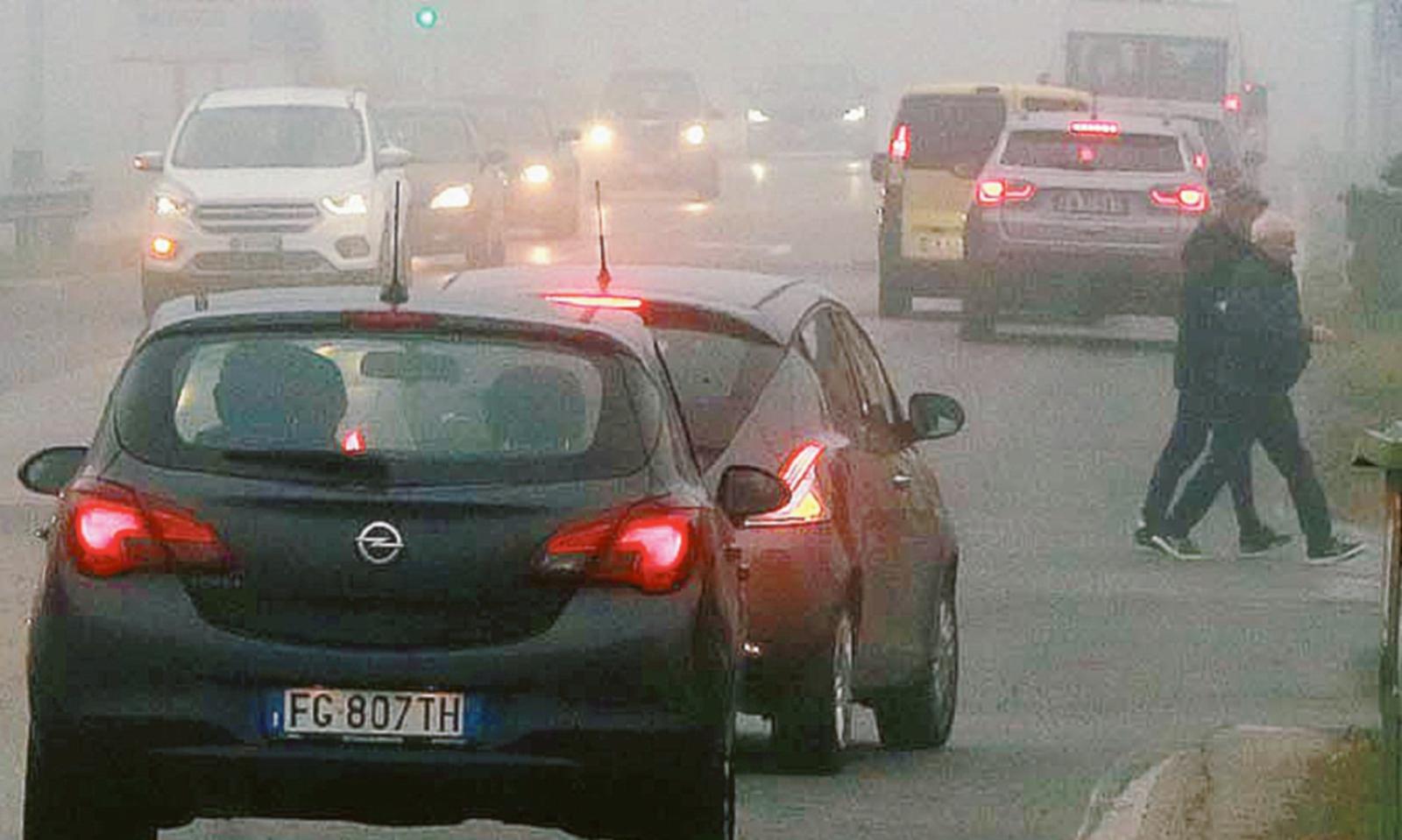 Lo smog ancora sopra i limiti ma le previsioni bloccano l&rsquo;allerta