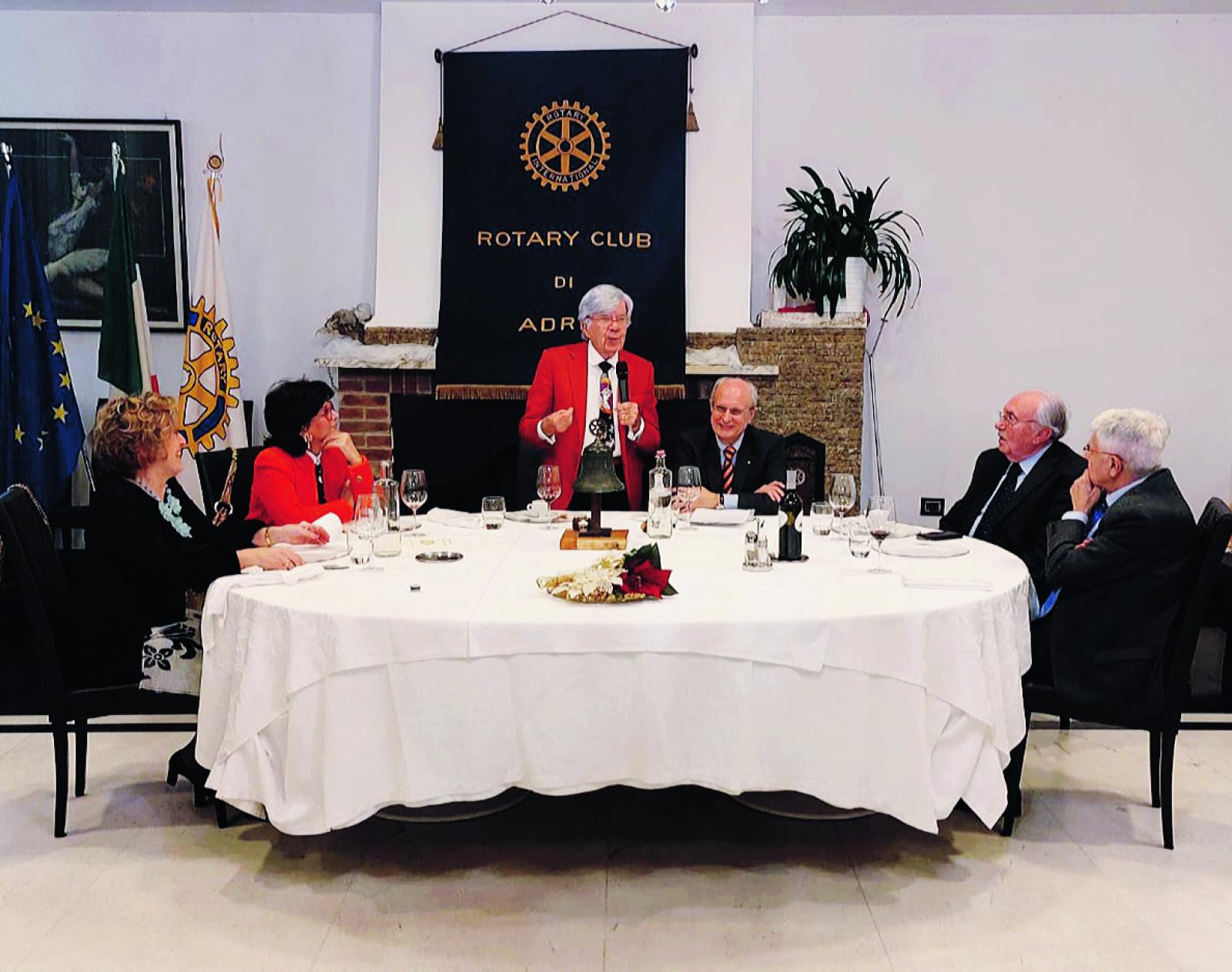 Migliorini tiene banco al Rotary