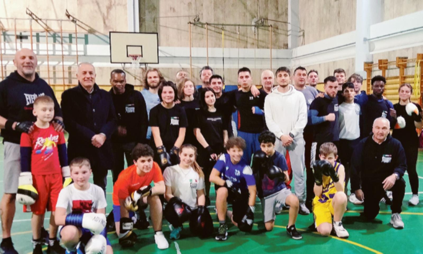 Giacomo Labarbuta in visita agli atleti di Rhodigium boxe