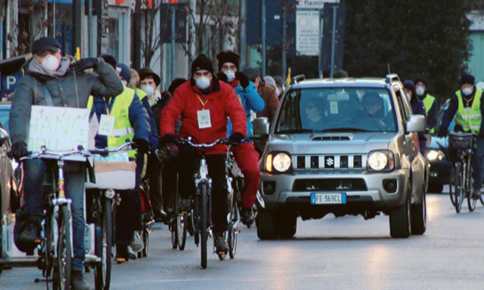 Lo smog non si ferma: sesto sforamento di fila
