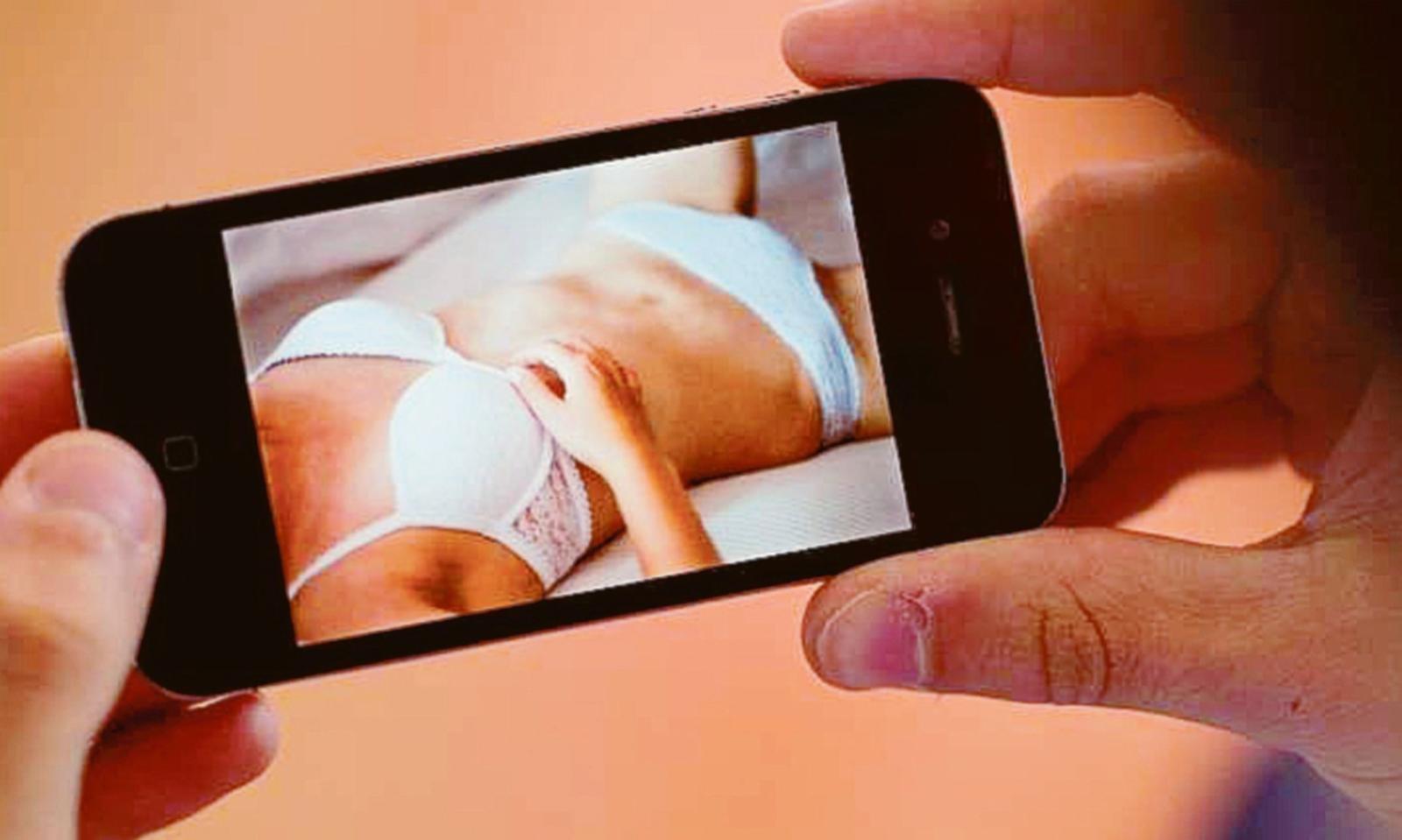 Otteneva foto erotiche fingendosi ragazzino