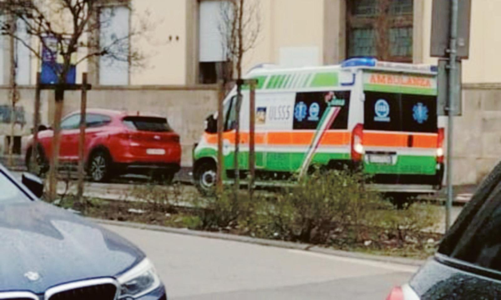 Ambulanza spostata: parte l&rsquo;odio social