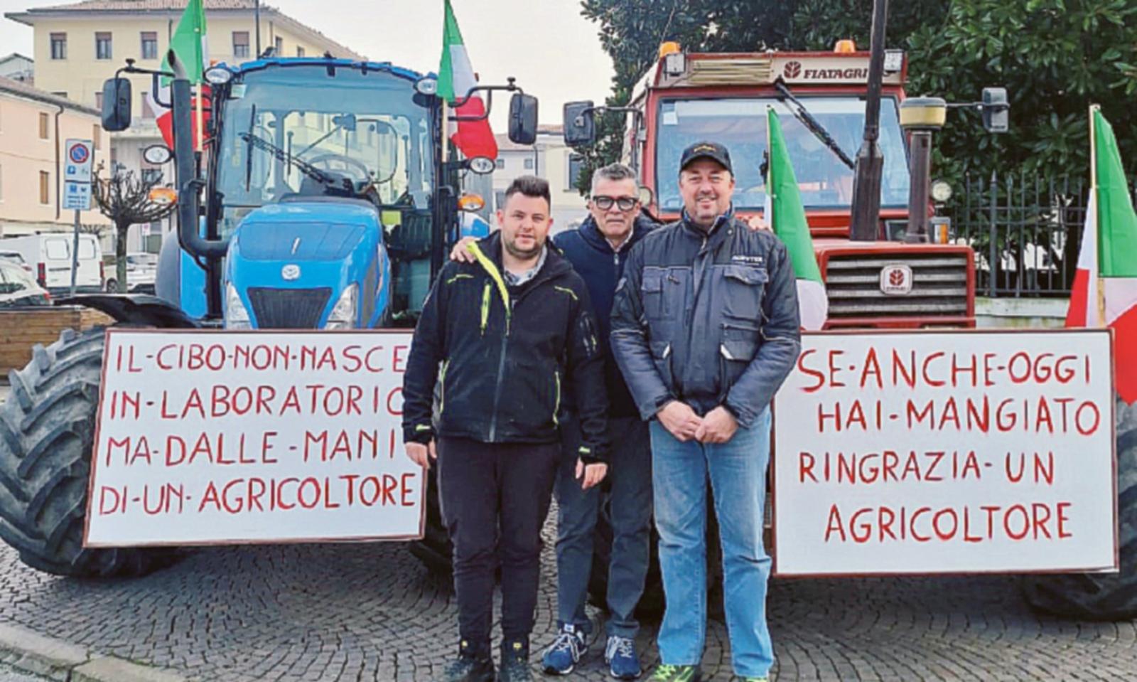 Rombo di due trattori nel centro cittadino